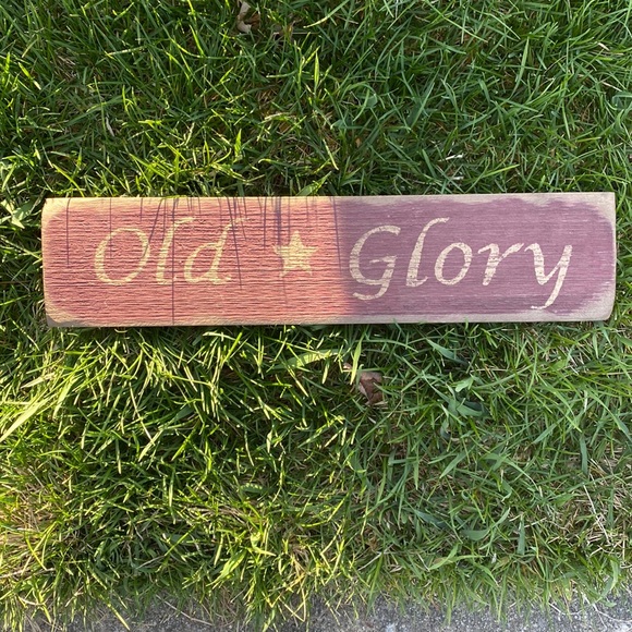Old Glory Wood Burgundy Sign - Picture 1 of 2
